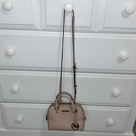 Michael Kors Purse Cross-body - Picture 8 of 8